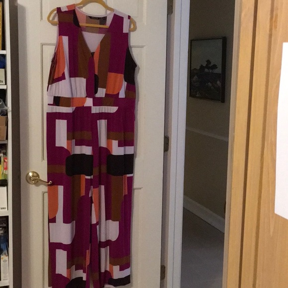 EUC,IMAN,1XP,Jumpsuit,V neck,gathered waist,Princess seams detailing.Geometrical - Picture 2 of 9